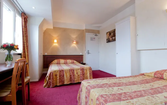 غرفة سوبيريور ثلاثية بسرير مزدوج وسرير فردي، HOTEL DU SQUARE D ANVERS 2/10