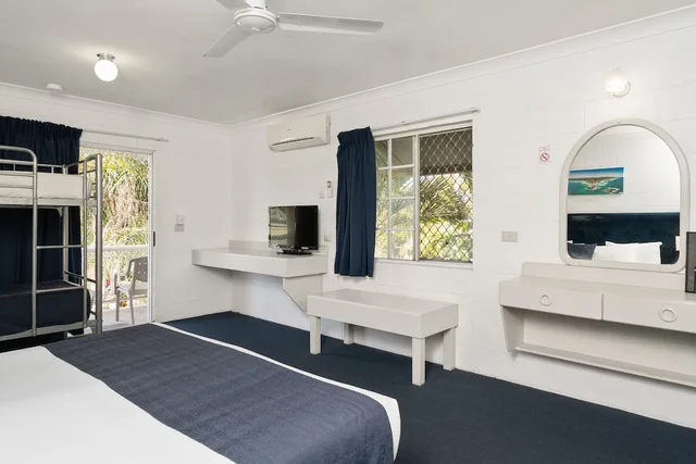 غرفة عائلية بسرير كينج وسرير بطابقين، WOLLONGBAR MOTEL 3/6