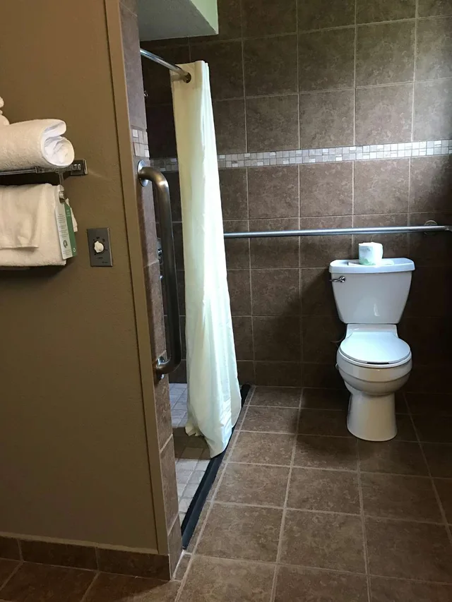 غرفة بسرير كوين لذوي الإعاقة، Best Western Lakewood 1/2
