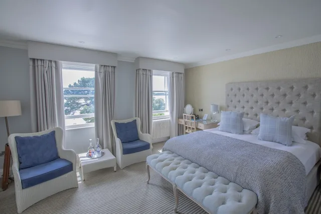 Deluxe, King Bed, Harbour View, The Christchurch Harbour 2/10