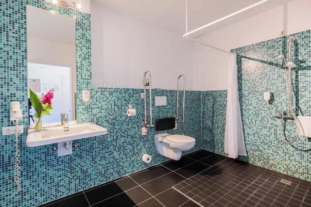 غرفة قياسية ثلاثية بثلاثة أسرّة، Hotel Aviva Neue Messe 5/6