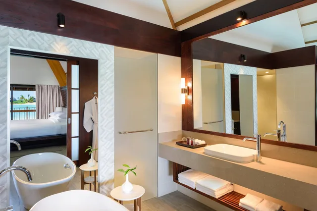 Overwater, Bure, Villa, King Bed, Adult Only, Balcony، Fiji Marriott Resort Momi Bay 3/3