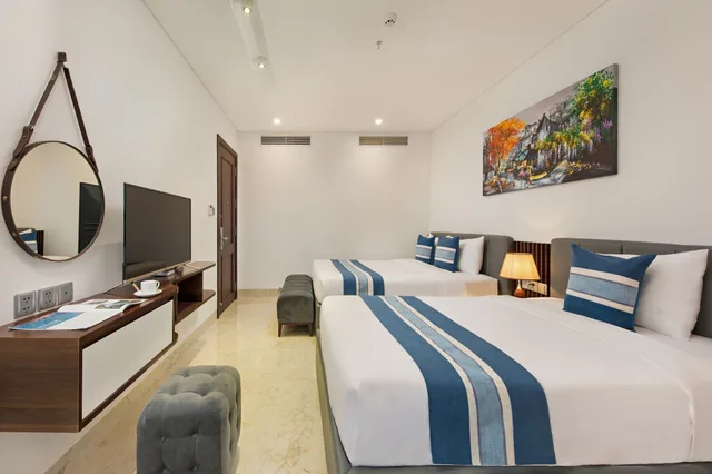 Luxury, Suite, 1 King and 1 Single Beds, Ocean View, Bathtub, Eden Ocean View Hotel Da Nang 2/4