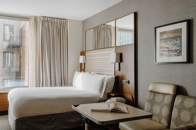 غرفة بسرير كوين، Hotel Boutique At Grand Central 2/2