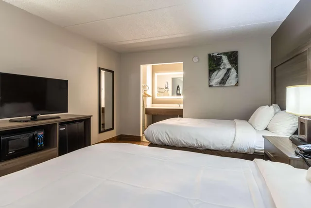 غرفة بسريرين مزدوجين، Quality Inn Asheville Airport 1/4