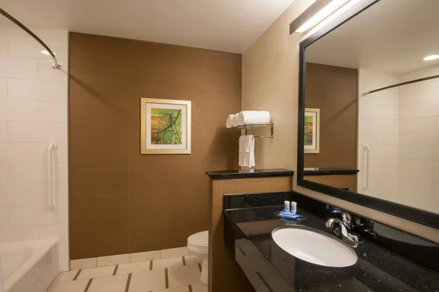 غرفة، Fairfield Inn Suites Fort Wayne Southwest 2/3