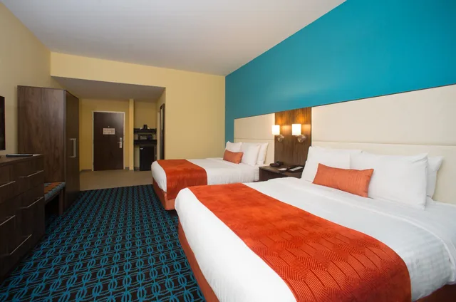 غرفة قياسية بسريرين كوين، Best Western Plus North Shore Hotel 1/3