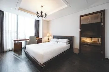 Family Suite, Partial Sea View, Sunset Hotel 1/3