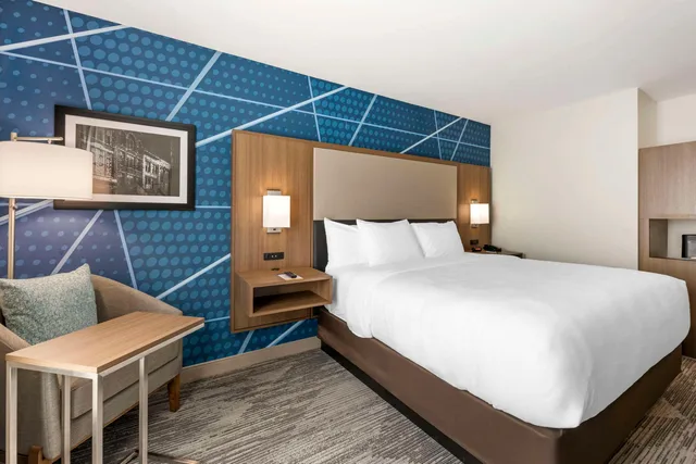 غرفة بسرير كينج، Comfort Inn & Suites Gallatin - Nashville Metro 1/3