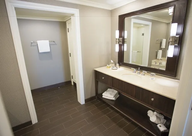 Deluxe, Single, 2 Queen Beds, Garden View, Terrace، The Atherton Hotel At OSU 5/6