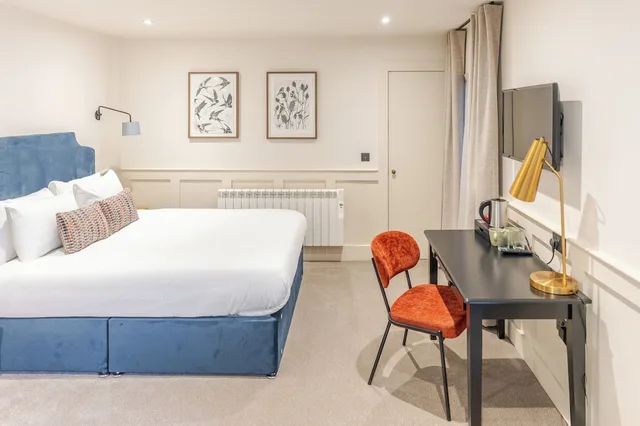غرفة ديلوكس بسرير كوين، Brooks Hotel Edinburgh 1/5