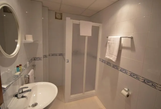 غرفة ثلاثية بثلاثة أسرّة، Hostal Mallorca 3/4