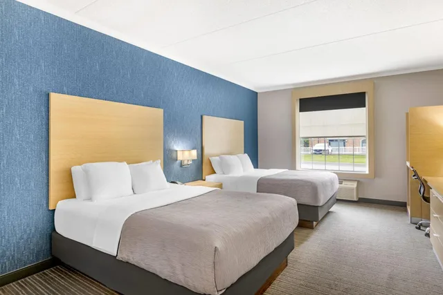 غرفة سوبيريور بسريرين كوين، Quality Inn & Suites Oakville 3/9