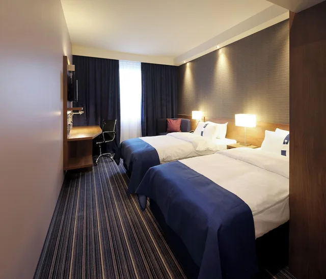 غرفة قياسية بسريرين منفصلين، Holiday Inn Express Friedrichshafen 3/9