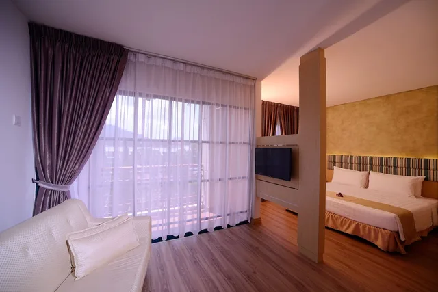 غرفة عائلية بسرير كوين وسريرين منفصلين، Bella Vista Waterfront Langkawi 1/3