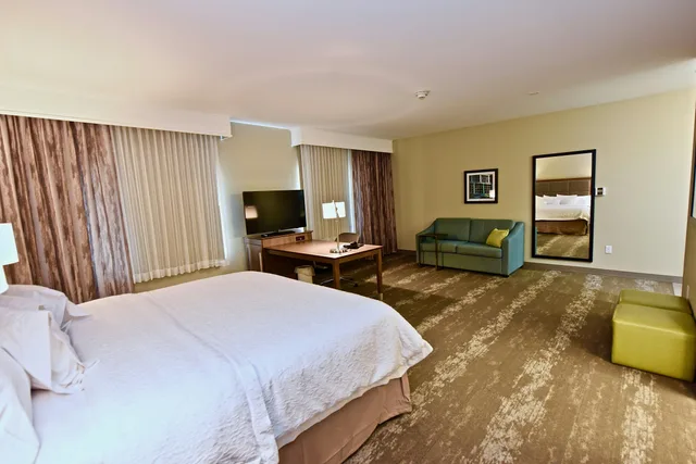 استوديو بسرير كينج لذوي الإعاقة، Hampton Inn Kirksville 1/6