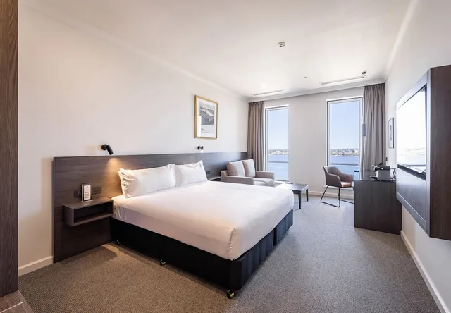 غرفة كلوب جونيور بسرير كينج، Duxton Hotel 2/5