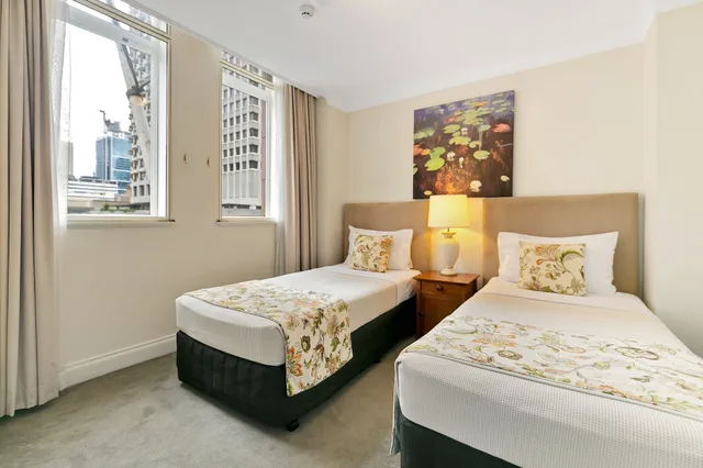 شقة بسرير كوين وسريرين منفصلين بغرفتي نوم، The Manor Apartment Hotel 1/6