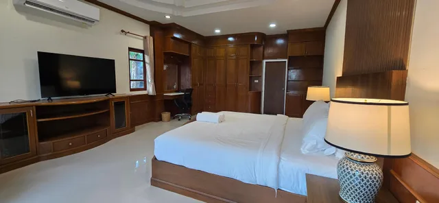 غرفة بغرفتي نوم، ROYAL PINEAPPLE HOTEL a welcome to wealth and good fortune 1/1