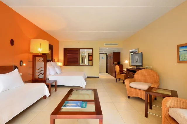 Victoria, King Bed، Victoria Beachcomber Resort and Spa 3/5