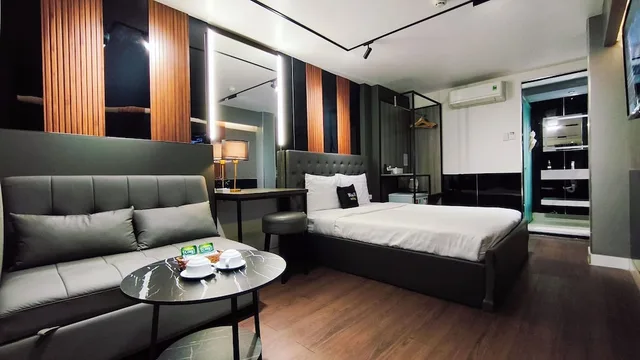 جناح بسرير كوين وسرير فردي بشرفة، Moc Huong Hotel 10/10