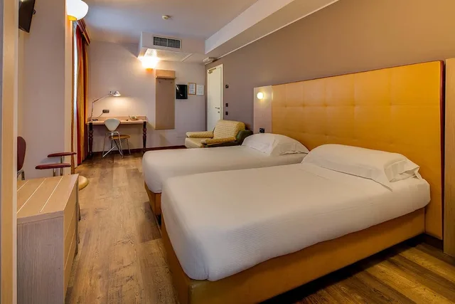 Room, Triple, Double Bed, Sofa, Art & Hotel Aeroporto 1/2