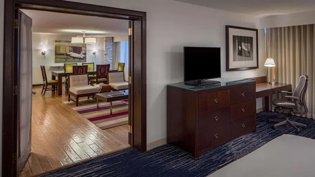 Presidential, Suite, Sonesta Hotel Houston IAH Airport 2/2