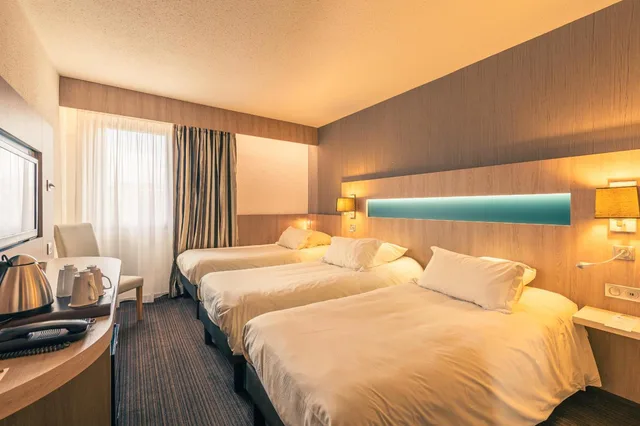 غرفة قياسية ثلاثية بثلاثة أسرّة، Best Western Marseille Aeroport 4/10