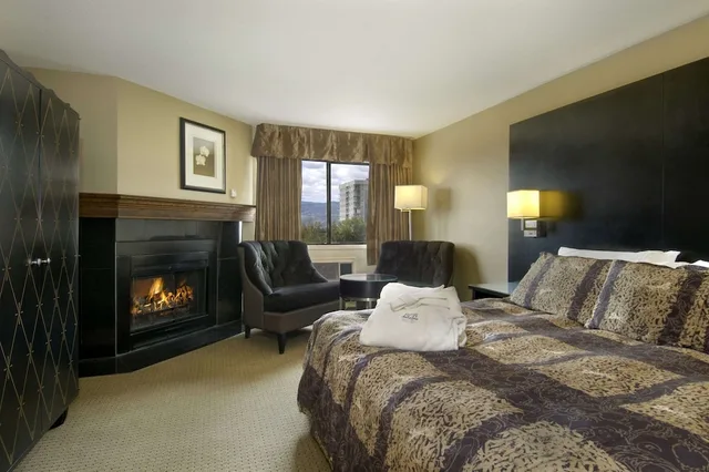 جناح استوديو بسرير كينج، Ramada by Wyndham Kelowna Hotel & Conference Center 2/9