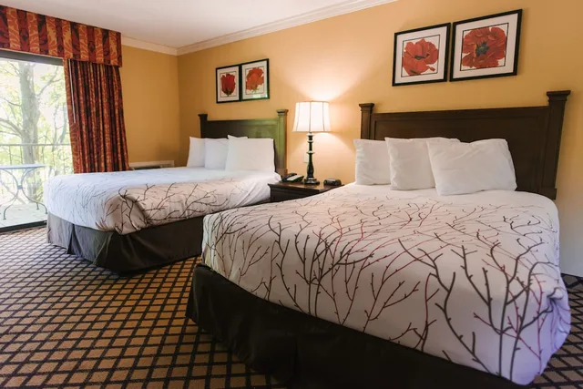 Guest Room, Standard, 2 Queen Beds, Shanty Creek Resorts - Summit Village 3/3