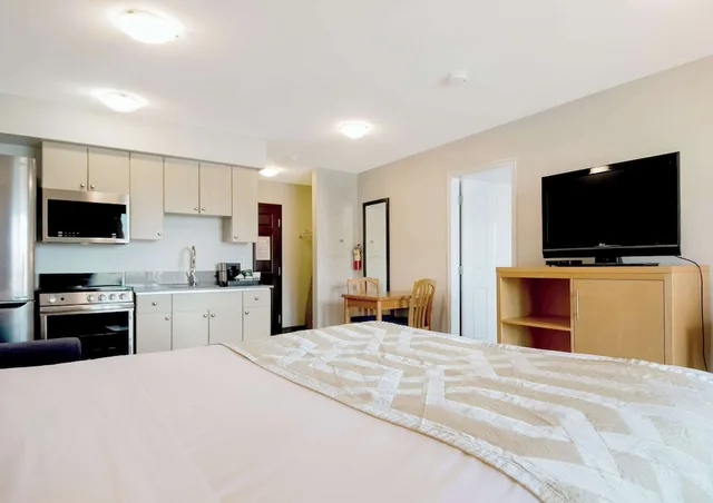 Coast, Premium, Comfort, Suite, King Bed، Coast Osoyoos Beach Hotel 3/5