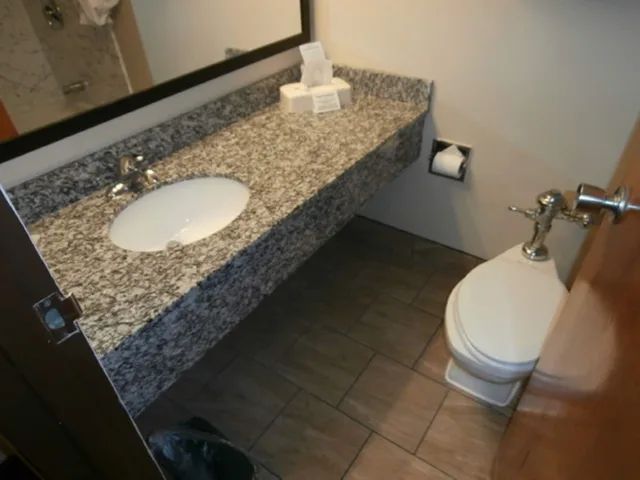 غرفة بسرير كينج، Americinn by Wyndham Cedar Rapids North 6/6