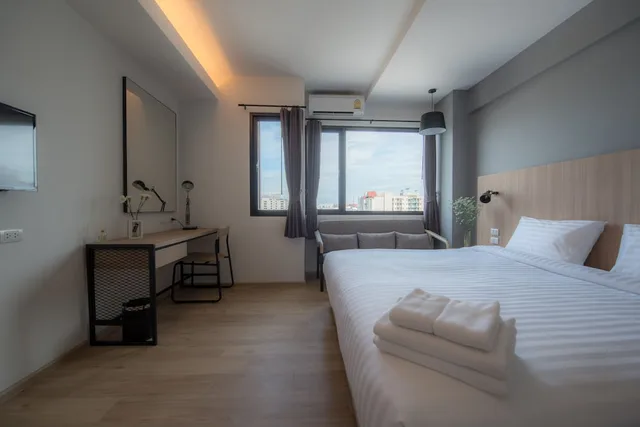 Standard, King Bed, Building a، Mii Hotel Srinakarin 1/4