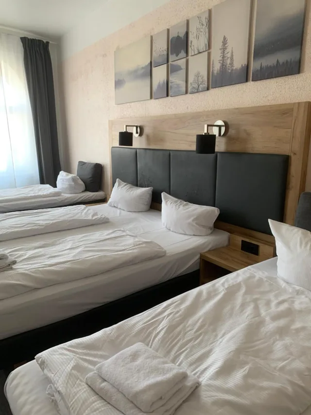 Room, Quadruple, Bee Fang 2/6