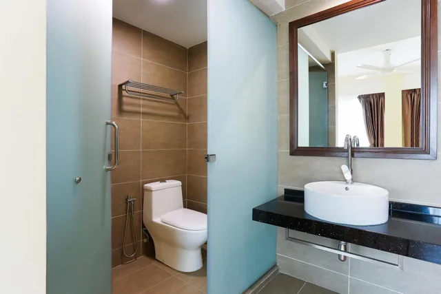 غرفة بريميوم بسرير كينج، Collection O Hotel Super Cowboy 5/5
