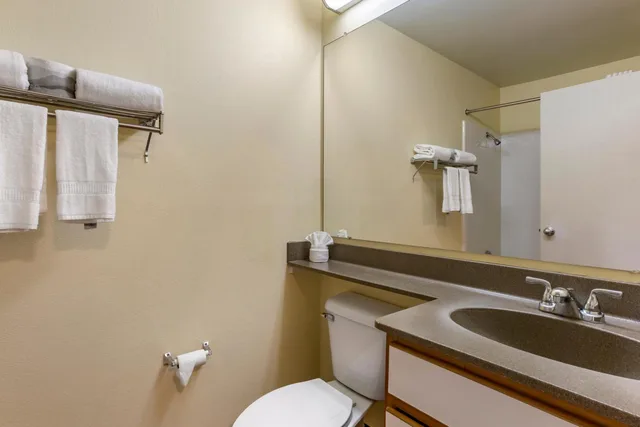 استوديو بسرير كينج، Suburban Studios Albuquerque Uptown 3/4