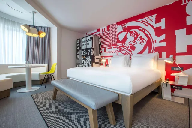 غرفة سوبيريور ركنية بسرير كينج، Radisson RED, Brussels 1/9