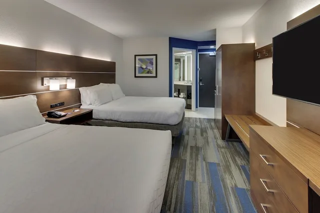 غرفة قياسية بسريرين كوين في الطابق العلوي، Holiday Inn Express Fishkill-Mid Hudson Valley 4/9