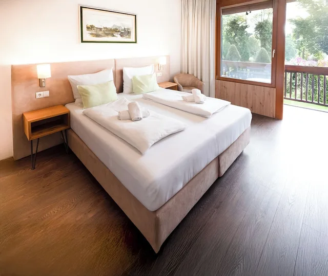 جناح ديلوكس بسريرين مزدوجين بشرفة، Hotel Pension Haus Arenberg 3/10