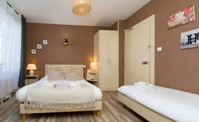 غرفة رباعية بسريرين مزدوجين، Hôtel Restaurant L'aubergade 1/2