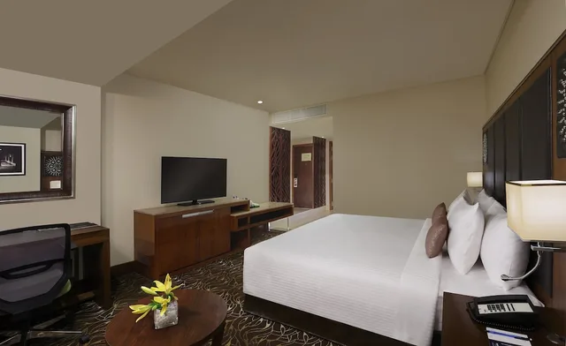 غرفة بريميير بسرير كينج، Novotel Kochi Infopark 9/10