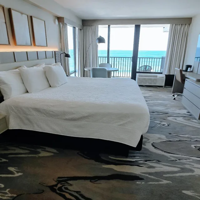 غرفة بسرير كينج بإطلالة على البحر، Nautilus Inn 5/10