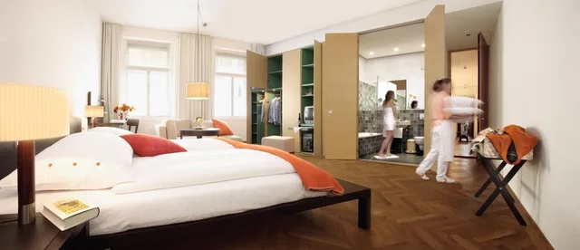 Queen Bed, Sofa, Xl، Hollmann Beletage Design and Boutique 9/10