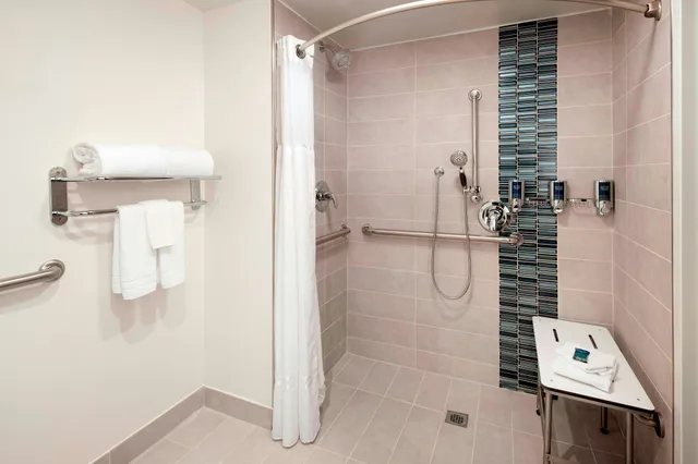غرفة بسريرين كوين، Four Points By Sheraton Hotel Suites San Francisco Airport 4/4
