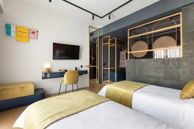 Business, Economy, King Bed, Colors Hotel Athens 2/4