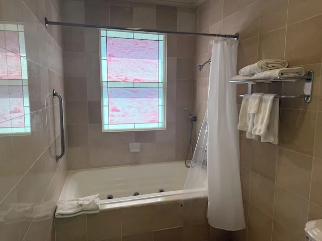 غرفة بسريرين كوين، The Sterling Hotel 8/10