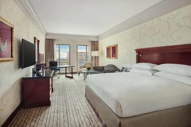 غرفة بريميوم بسرير كينج مع دخول صالة النادي للمدخنين، Intercontinental Citystars Cairo 1/3