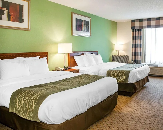Room, 2 Queen Beds, Accessible, Comfort Inn Goshen, IN 3/6