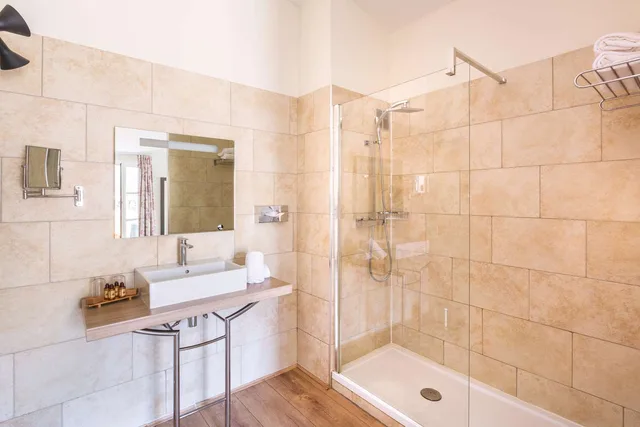 غرفة بريفيليج بسرير كوين بشرفة، Best Western Le Marquis de La Baume 2/2