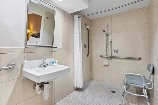 غرفة بسريرين مزدوجين لذوي الإعاقة، Comfort Inn & Suites Somerset - New Brunswick 5/6
